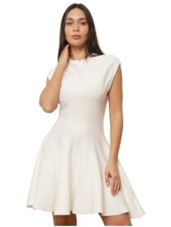 κοντά φορέματα la ...