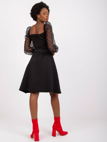 μαύρο κομψό φόρεμα από τη σεγκόβια σε προσφορά