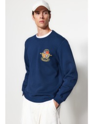 trendyol indigo men`s regular/real fit crew neck crest embroidered inner fleece cotton sweatshirt