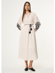 φόρεμα midi με κεντημένο μοτίβο και ζώνη - μπεζ