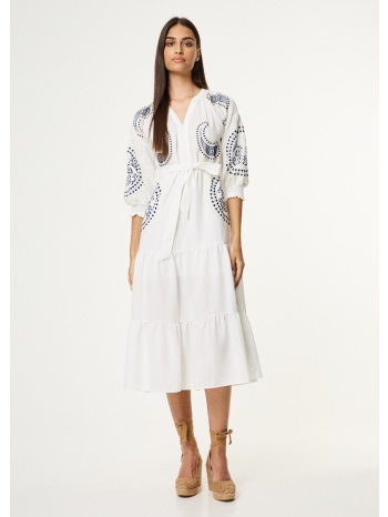 φόρεμα με ζώνη και κεντημένα σχέδια - λευκό σε προσφορά
