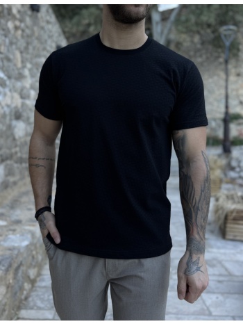 ανδρική μαύρη κοντομάνικη μπλούζα με ανάγλυφο ύφασμα 252837m