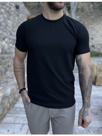 ανδρική μαύρη κοντομάνικη μπλούζα με ανάγλυφο ύφασμα