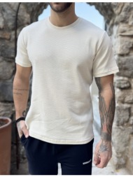 ανδρική μπεζ κοντομάνικη μπλούζα με ανάγλυφο ύφασμα r260330b