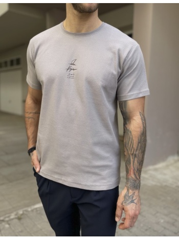 ανδρική γκρι κοντομάνικη μπλούζα με ανάγλυφο ύφασμα και