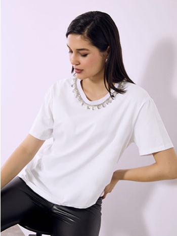 t-shirt με πέρλες στη λαιμόκοψη sq7642.4229+1