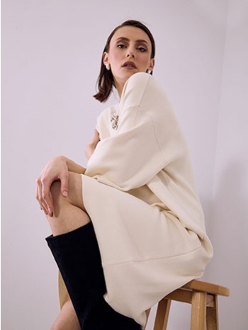 φόρεμα πλεκτό μίνι με καρφίτσα sq7583.8066+4 σε προσφορά