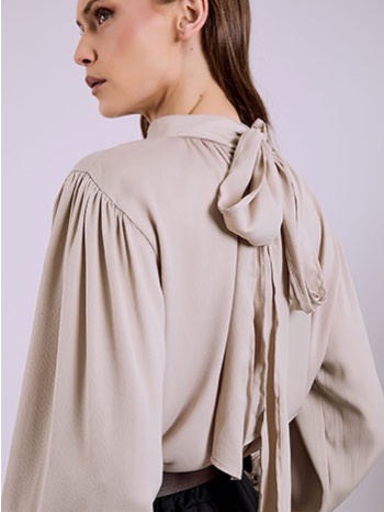 μπλούζα με ενσωματωμένο μαντήλι sq7578.4028+3 σε προσφορά