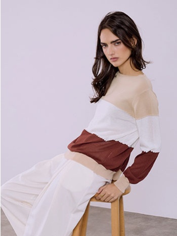 μπλούζα με ανάγλυφες λεπτομέρειες sq7583.4278+5 σε προσφορά