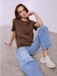 t-shirt με μεταλλικά ...