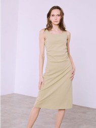 φόρεμα με τετράγωνη ...