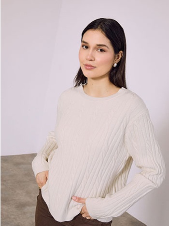 πουλόβερ με ανάγλυφες λεπτομέρειες sq7568.4072+3 σε προσφορά