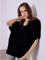 μπλούζα με κέντημα στη λαιμόκοψη sq7583.4917+1