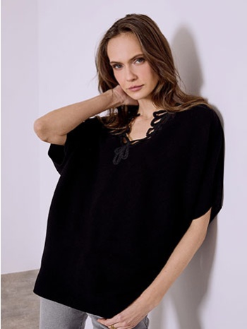 μπλούζα με κέντημα στη λαιμόκοψη sq7583.4917+1 σε προσφορά