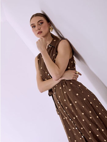 σεμιζιέ φόρεμα με κεντητά λουλούδια sq7948.8267+2