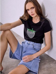 t-shirt με στάμπα φράουλα με strass sq7958.4010+1