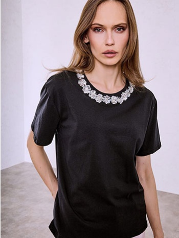 t-shirt με ανάγλυφα λουλούδια sq7642.4186+2 σε προσφορά