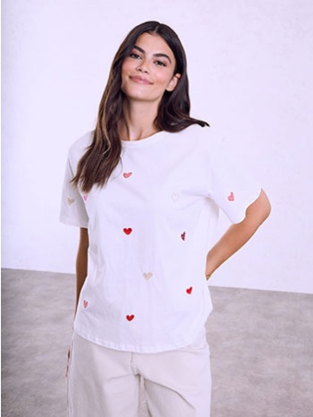 t-shirt με κεντητές καρδιές sq1801.4956+1 σε προσφορά