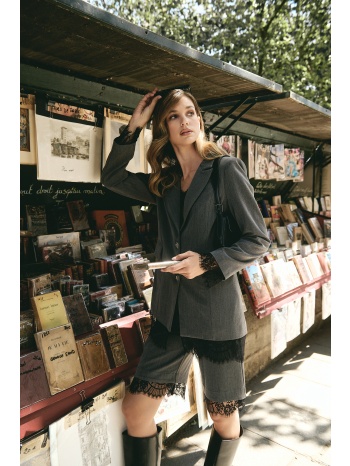 βερμούδα με δαντέλα στο τελείωμα dejavu σε προσφορά