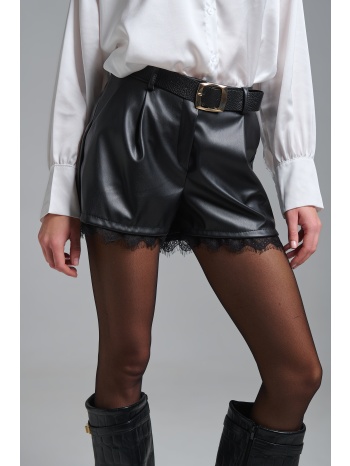 σορτς δερματίνη με δαντέλα & ζώνη σε προσφορά