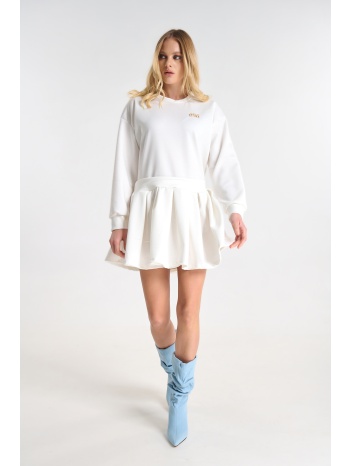 φόρεμα με πλισέ λεπτομέρεια και καρφίτσα σε προσφορά