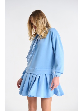 φόρεμα με πλισέ λεπτομέρεια και καρφίτσα σε προσφορά