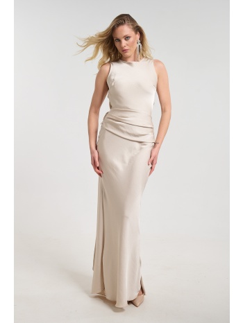 φόρεμα maxi με καρφίτσα και ανοιχτή πλάτη σε προσφορά