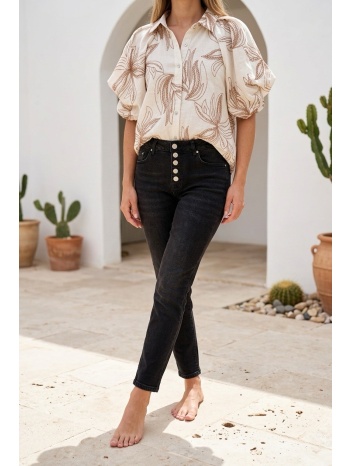 τζιν παντελόνι mom fit με στρασένια κουμπιά σε προσφορά