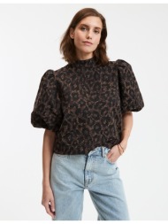 μπλούζα με ψηλό λαιμό