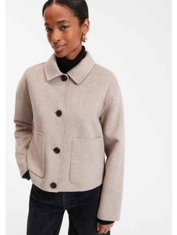 κοντό μαντό με κουμπωτό κλείσιμο σε προσφορά