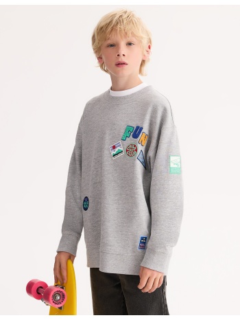 φούτερ oversize με στρογγυλή λαιμόκοψη και διακοσμητικά