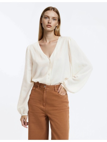 πουκάμισο με v λαιμόκοψη