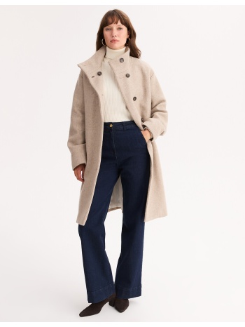 μακρύ παλτό με ψηλό γιακά και κουμπιά