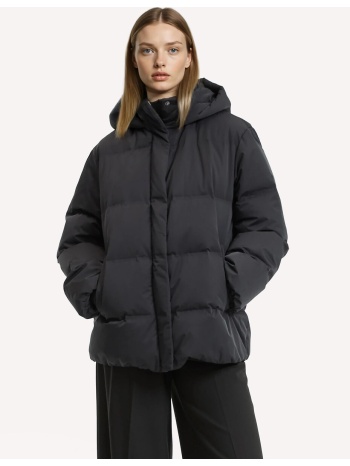 κοντό καπιτονέ μπουφάν με κουκούλα για τον χειμώνα σε προσφορά