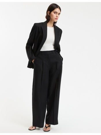 κοντομάνικο μπλουζάκι με στρογγυλή λαιμόκοψη