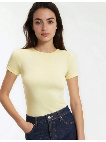 κοντομάνικο μπλουζάκι με στρογγυλή λαιμόκοψη