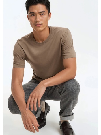 κοντομάνικο μπλουζάκι με στρογγυλή λαιμόκοψη