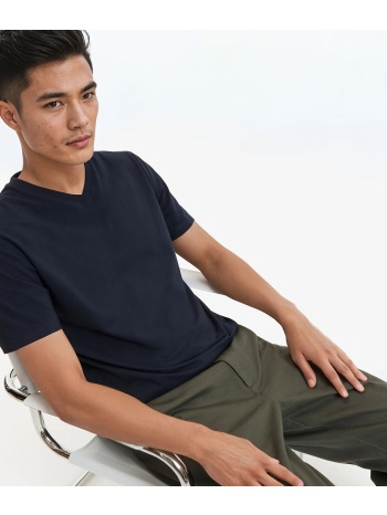 κοντομάνικο βαμβακερό t-shirt με v λαιμόκοψη