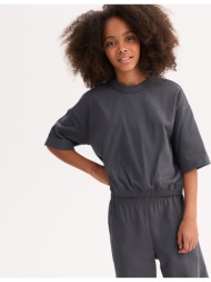 ελαστικό μπλουζάκι με στρογγυλή λαιμόκοψη και κοντά μανίκια