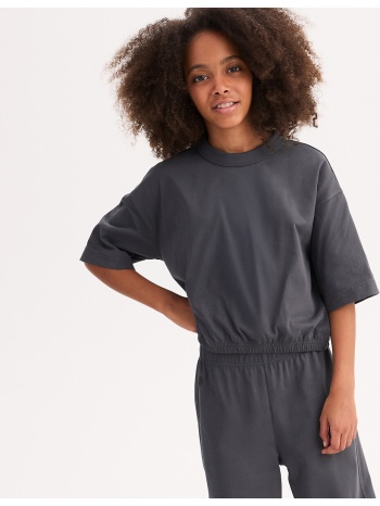 ελαστικό μπλουζάκι με στρογγυλή λαιμόκοψη και κοντά μανίκια