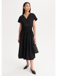 φόρεμα με v λαιμόκοψη