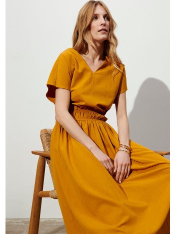 φόρεμα με v λαιμόκοψη