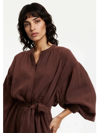 μακρύ φόρεμα με μακριά μανίκια και ζώνη