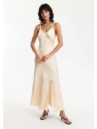 μακρύ σατέν φόρεμα με ...