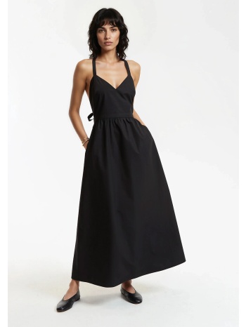 μακρύ φόρεμα με τιράντες και v λαιμόκοψη
