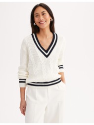 πλεκτό με v και κοτσίδες