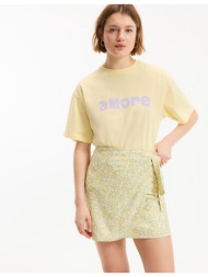 κοντομάνικο t-shirt με μήνυμα και στρογγυλή λαιμόκοψη