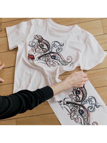 κοντομάνικο t-shirt με στρογγυλή λαιμόκοψη και γραφικό