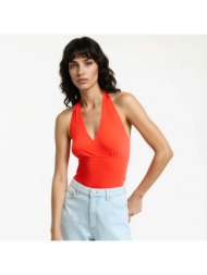 αμάνικο τοπ με σταυρωτό ντεκολτέ και ζέρσεϊ ύφασμα