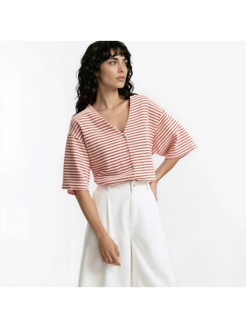 ριγέ μπλουζάκι με κουμπιά και v λαιμόκοψη